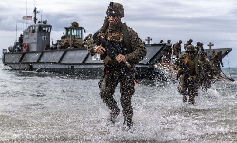 تدريبات المارينز الوحدة 13 وغارات إسرائيلية على طهران