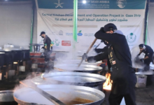 مركز الملك سلمان للإغاثة يوزع 25 ألف وجبة ساخنة بغزة