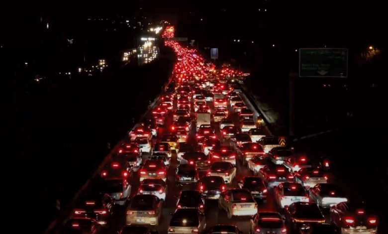 نزوح جماعي من طهران وسط تهديدات ترامب بضرب البنية التحتية