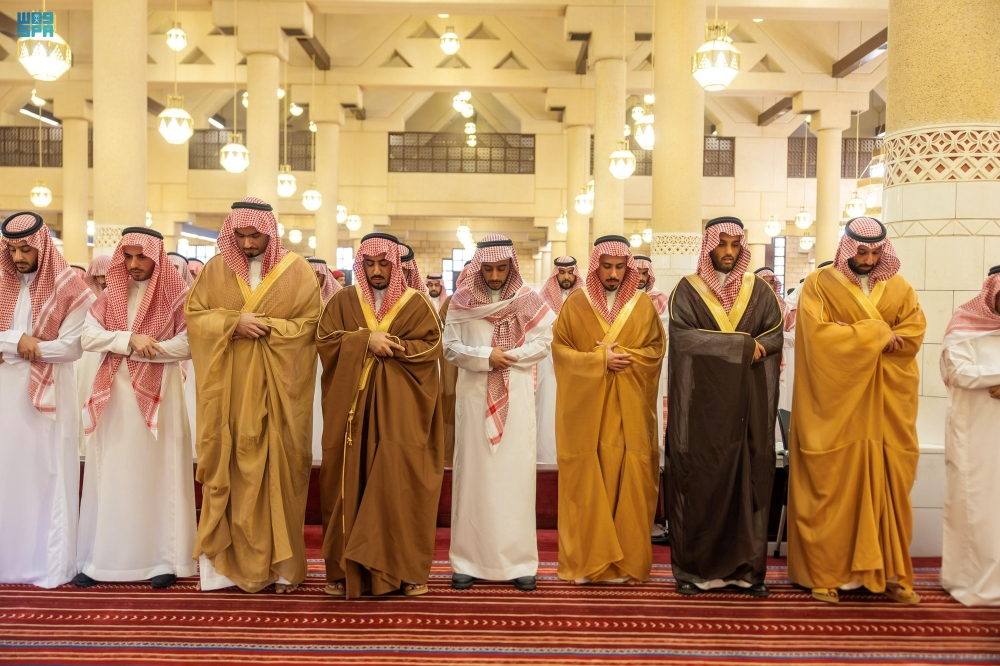 نائب أمير الرياض يؤدي صلاة الميت على الأميرة فوزية بنت سعود بن هذلول بن ثنيان آل سعود - واس