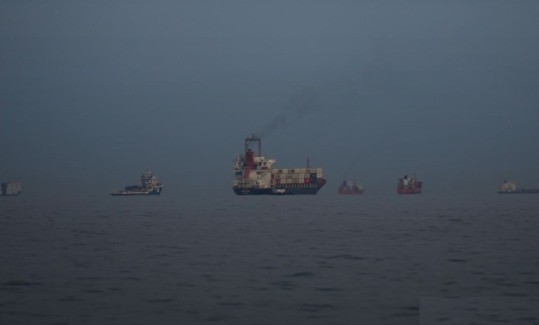إيران تقيد الملاحة في مضيق هرمز: 15 سفينة يومياً فقط