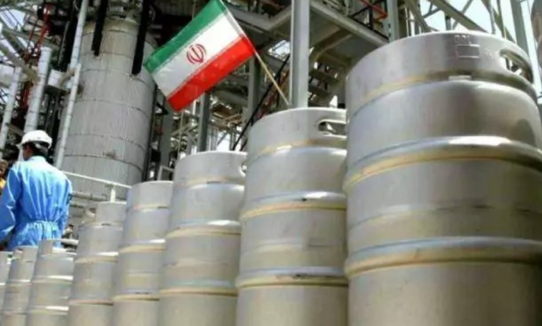 إيران ترفض قيود تخصيب اليورانيوم وتتحدى أمريكا وإسرائيل