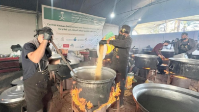 مركز الملك سلمان للإغاثة يوزع 26 ألف وجبة ساخنة في غزة