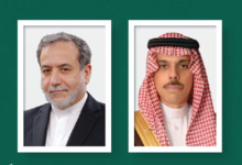 وزير الخارجية يبحث مع نظيره الإيراني مفاوضات السلام