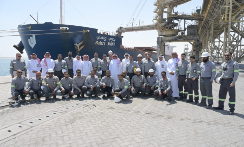 وزير الصناعة يتفقد ميناء رأس الخير ومنشآت معادن للتعدين