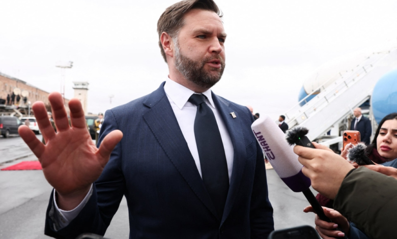 تصريحات فانس وترامب: العقوبات الأمريكية على إيران تتصاعد