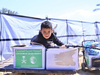 صور | مركز الملك سلمان للإغاثة يوزع مساعدات غذائية جديدة في قطاع غزة