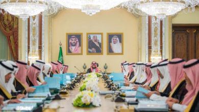 مجلس الوزراء السعودي يدين هجمات المسيرات ويحمي أمن الخليج