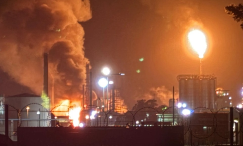 انفجارات في مصفاة نفط بأستراليا: التفاصيل والتأثيرات