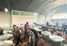 جهود مركز الملك سلمان للإغاثة: توزيع آلاف الوجبات بغزة