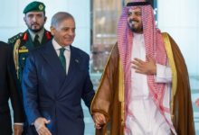 رئيس وزراء باكستان يغادر جدة بعد مباحثات هامة مع ولي العهد