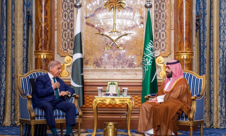 ولي العهد ورئيس وزراء باكستان يبحثان الشراكة الإستراتيجية