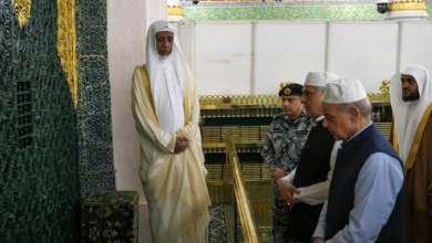 رئيس وزراء باكستان يزور المسجد النبوي ويلتقي ولي العهد