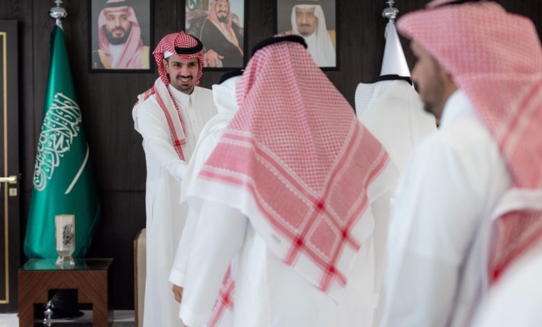 أمين منطقة الرياض يكرّم منظمي مجلس التخطيط العالمي للمدن