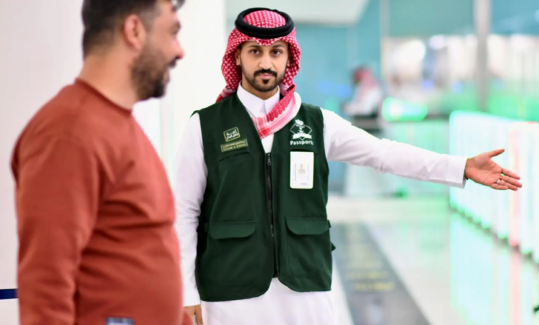 جوازات مطار الأمير محمد بن عبدالعزيز تستقبل حجاج تركيا
