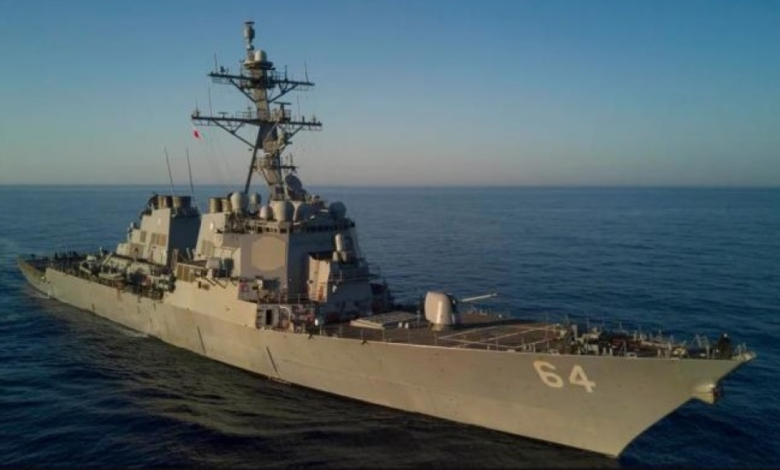 التوتر في مضيق هرمز: المرشد الإيراني يهدد القوات الأمريكية