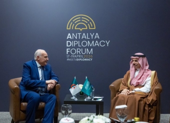 وزير الخارجية ونظيره الجزائري يستعرضان&nbsp;العلاقات والمستجدات&nbsp;الإقليمية