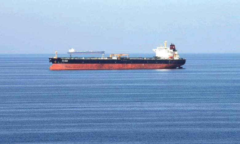 تمديد إعفاء النفط الروسي: بين العقوبات واستقرار الطاقة