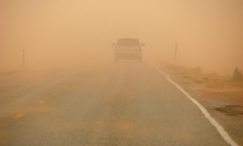 القيادة في العواصف الغبارية: نصائح لتجنب الحوادث القاتلة