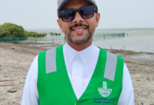 تنظيف شاطئ المانجروف بالقطيف: مبادرة لحماية البيئة الساحلية