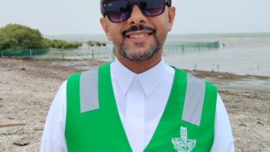 تنظيف شاطئ المانجروف بالقطيف: مبادرة لحماية البيئة الساحلية