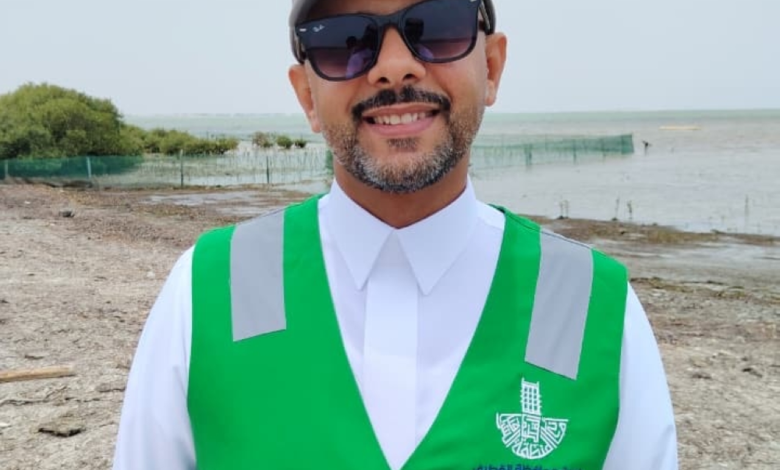 تنظيف شاطئ المانجروف بالقطيف: مبادرة لحماية البيئة الساحلية