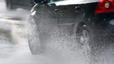 إنقاذ شخصين في سيول القصيم وتغريم السائق للمجازفة بالأرواح