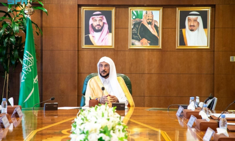 وزير الشؤون الإسلامية يبحث خطط الحج لضمان راحة ضيوف الرحمن