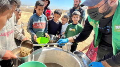 دعم سعودي لغزة: مركز الملك سلمان يوزع وجبات وسلال غذائية