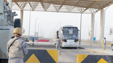 وزير الحج يتفقد منفذ جديدة عرعر استعداداً لموسم حج 1445هـ