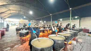 مركز الملك سلمان يوزع وجبات ساخنة ضمن مساعدات غزة