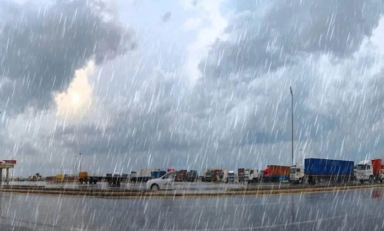 إنذار أحمر في السعودية: أمطار غزيرة وسيول تهدد 4 مناطق