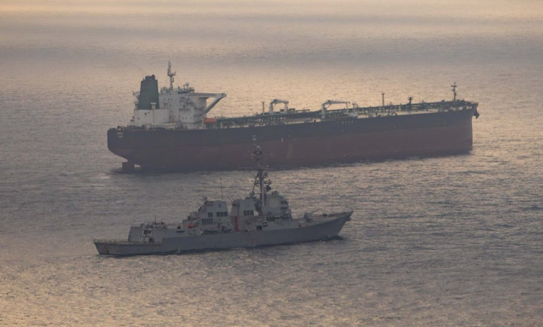 ترامب يدرس حصار موانئ إيران وتداعياته على أسواق النفط