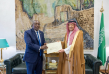 رسالة من رئيس زيمبابوي للملك سلمان لتعزيز العلاقات السعودية