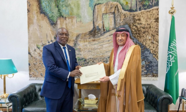 رسالة من رئيس زيمبابوي للملك سلمان لتعزيز العلاقات السعودية