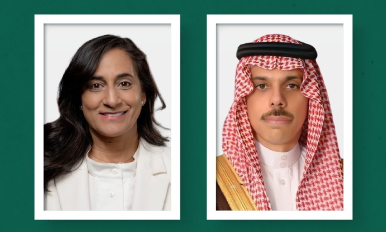 وزير الخارجية السعودي يبحث مع نظيرته الكندية مستجدات المنطقة