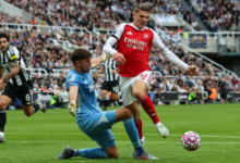 أرسنال ونيوكاسل: مواجهة حاسمة في سباق لقب الدوري الإنجليزي