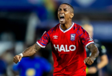 اعتزال أشلي يونغ: وداع أسطورة البريميرليغ بعد 23 عاماً