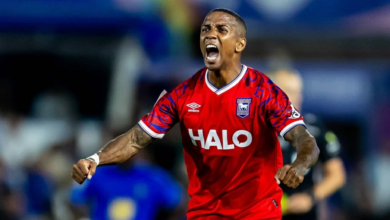 اعتزال أشلي يونغ: وداع أسطورة البريميرليغ بعد 23 عاماً