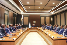 الرئيس الصومالي يتراجع عن تمديد ولايته لنزع فتيل الأزمة