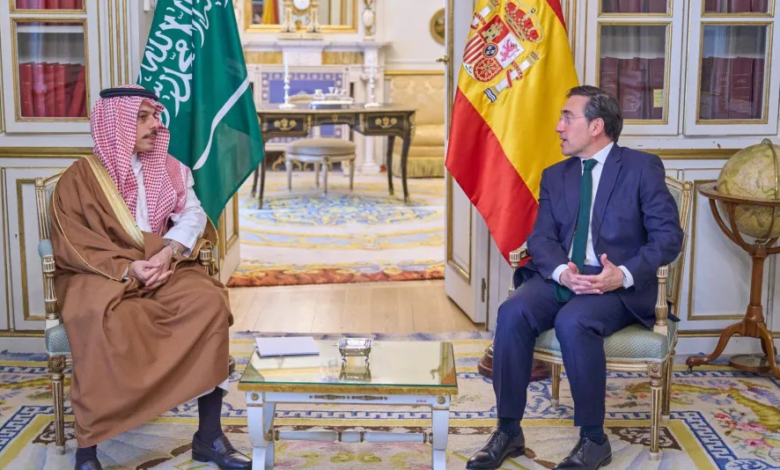 السعودية تطالب بضمان أمن الملاحة في مضيق هرمز