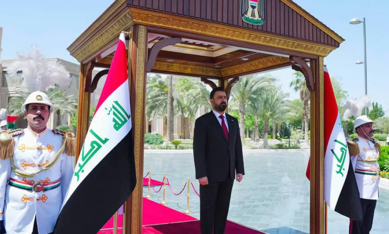 رئيس الوزراء العراقي الجديد يتسلم مهامه رسمياً ببغداد