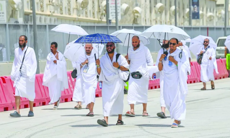 ضيوف الرحمن يؤدون اليوم الركن الأعظم في الحج بعرفة