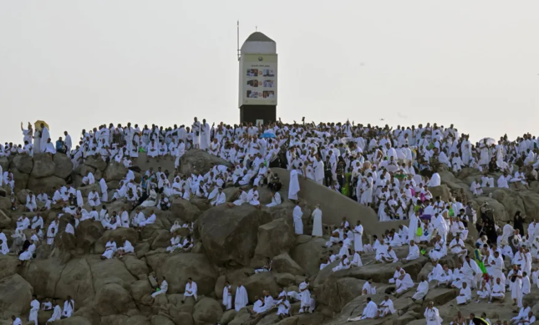 الحجاج ينفرون لمزدلفة بعد عرفة: إتمام مناسك الحج
