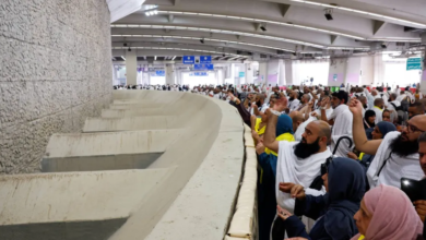 حجاج بيت الله يبدأون رمي جمرة العقبة الكبرى | مناسك الحج