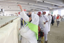 مناسك أيام التشريق: الحجاج يرمون الجمرات والمتعجلون يتأهبون