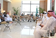 وزير الحج السعودي يبحث تطوير خدمات موسم الحج 1446