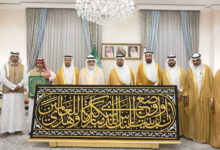 تسليم كسوة الكعبة الجديدة لسدنة بيت الله الحرام