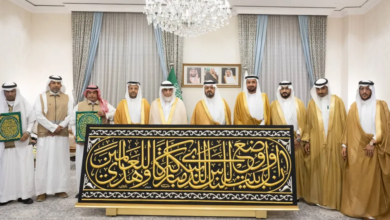 تسليم كسوة الكعبة الجديدة لسدنة بيت الله الحرام