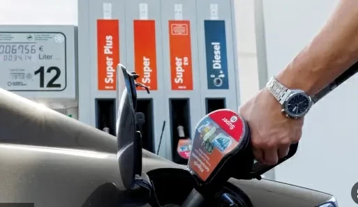 أسعار الوقود وتأثيرها على مبيعات مطاعم أمريكا
